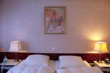 Hotel Mozart Francoforte sul Meno Esterno foto